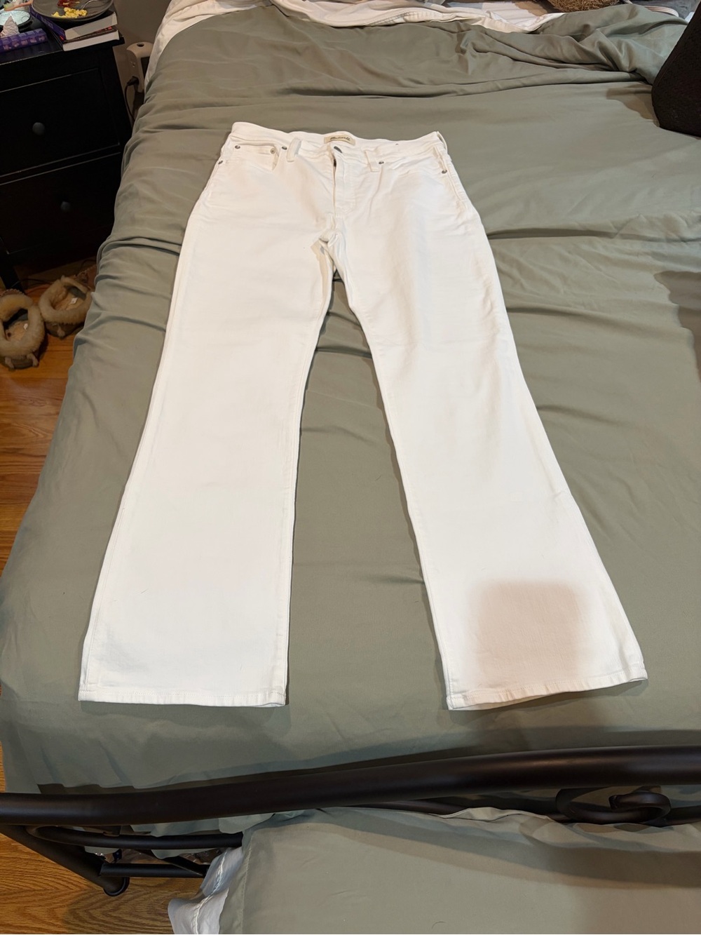 Madewell White Kick-Out Crop Jeans
